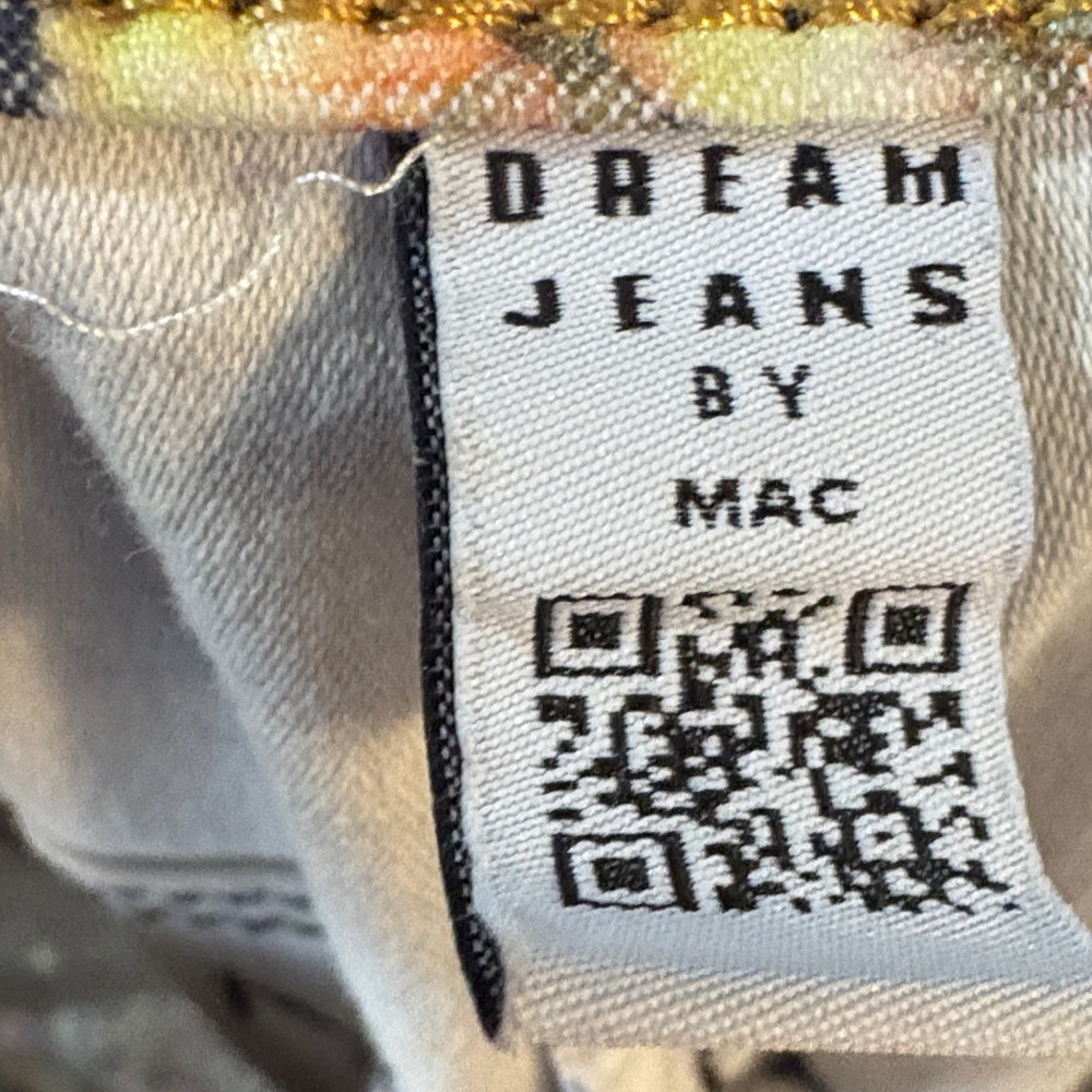 MAC Dream Chic Gray Jeans